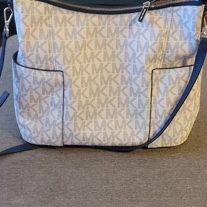 Micheal Kors signature purse